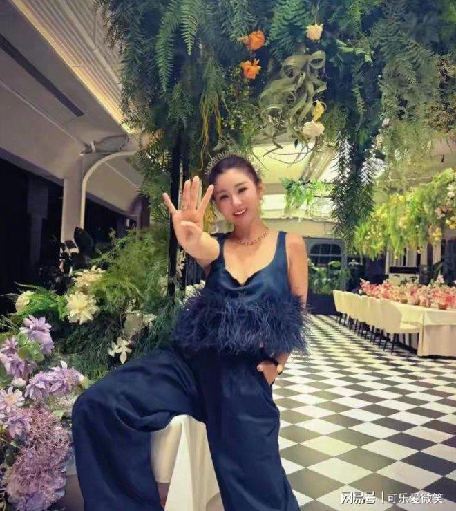 王雷为李小萌庆生精心布置生日宴全家温馨同框氛围感十足。